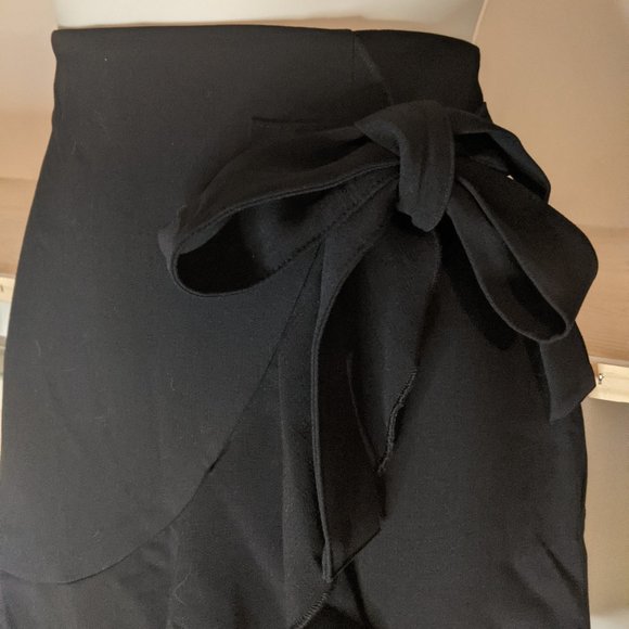 H&M Black Skirt with Side Tie and Ruffles - Picture 2 of 2